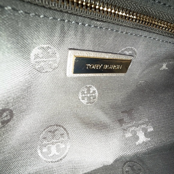2 Tori Burch hand bags . New, spacious , casual, beautiful colors. - Picture 10 of 16